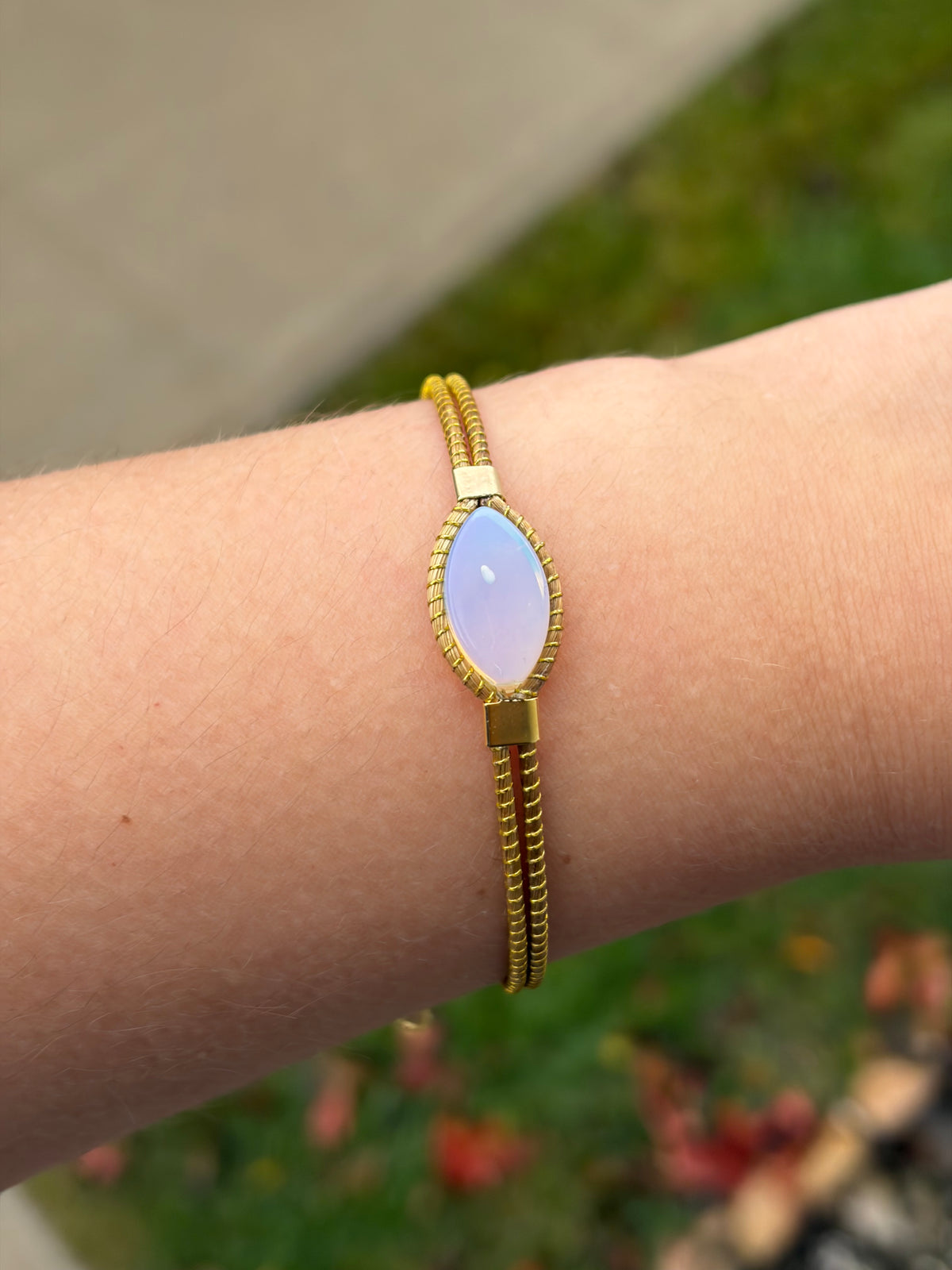 Natural Stone Bracelet – Handmade Brazilian Golden Grass Jewelry
