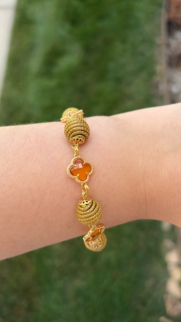 Carnelian Clover Charm Bracelet – Brazilian Golden Grass Jewelry