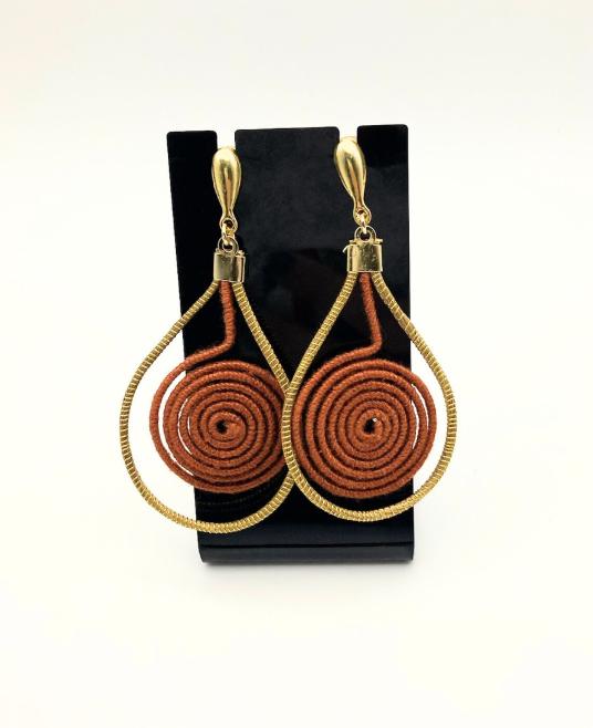 Handmade Capim Dourado & Terracotta Spiral Earrings – Brazilian Golden Grass Drop Earrings, Eco-Friendly Statement Jewelry