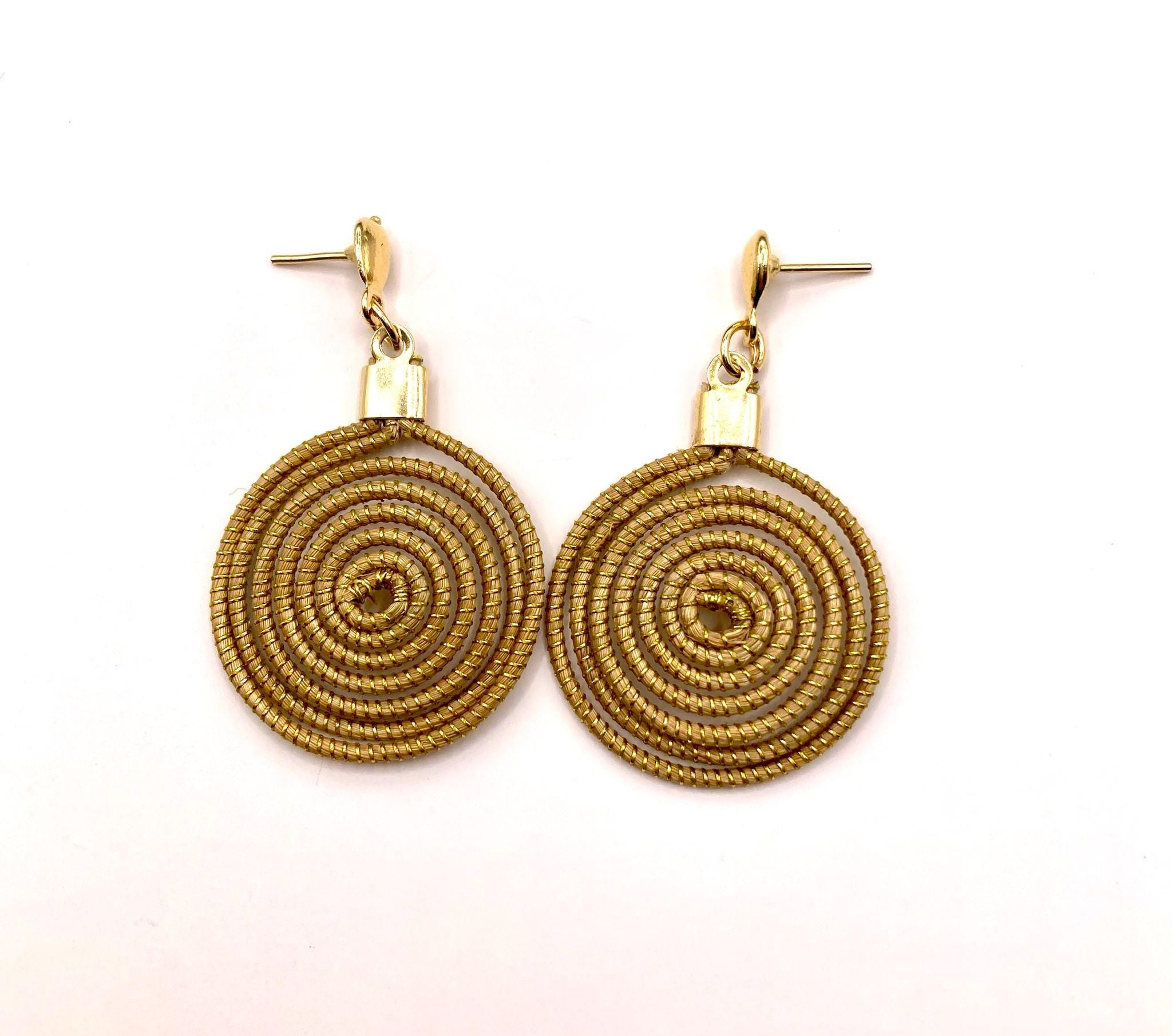 Golden Grass Spiral Earrings | Handmade Brazilian Capim Dourado Jewelry | Lightweight Gold Earrings | Eco-Friendly Gift for Her