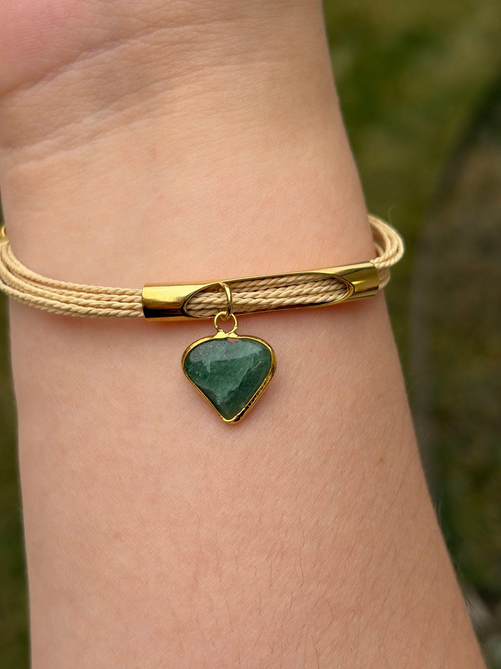 Minimal Golden Grass Bracelet with Natural Stone Charm, Adjustable Handmade Brazilian Jewelry, Quartz, Amethyst, Moonstone