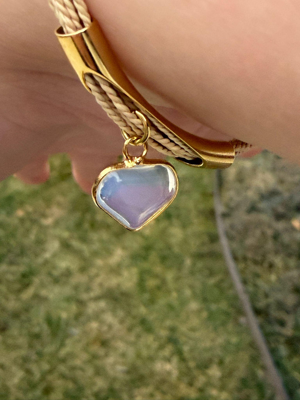 Minimal Golden Grass Bracelet with Natural Stone Charm, Adjustable Handmade Brazilian Jewelry, Quartz, Amethyst, Moonstone