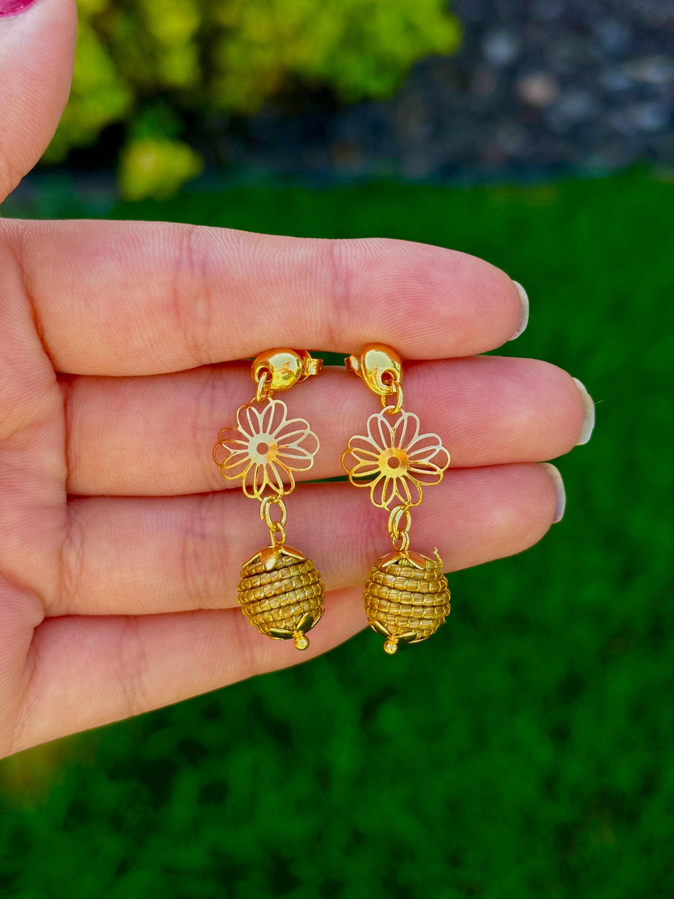 Handcrafted Brazilian Golden Grass Flower Jewelry Set | Daisy Earrings & Bracelet | Lightweight Artisan Gift for Women | Sustainable Handmad
